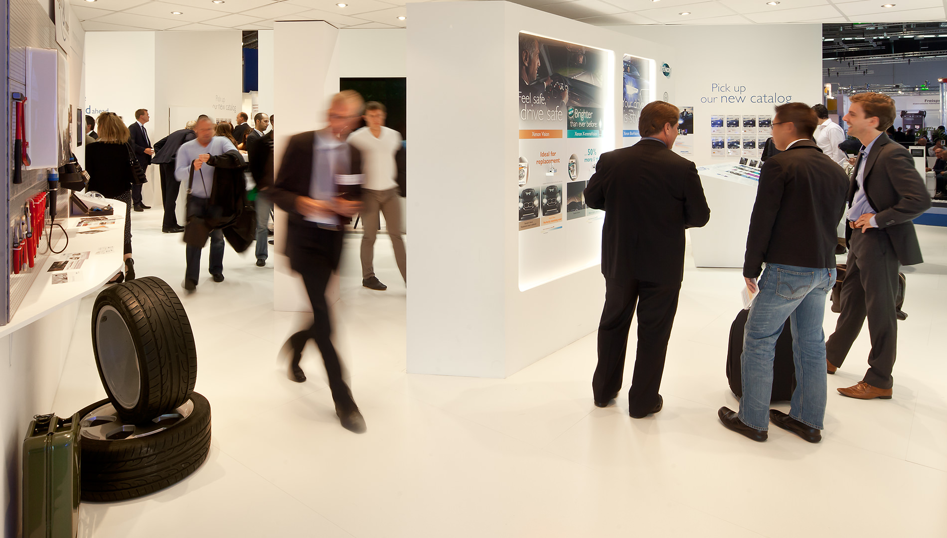 Messe Design Live Kommunikation Frankfurt Philips Automotive Lighting Messestand Gäste Going Places EventLabs